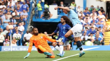 منافسة شرسة.. مانشستر سيتي يطارد نجم ليستر أمام تشيلسي